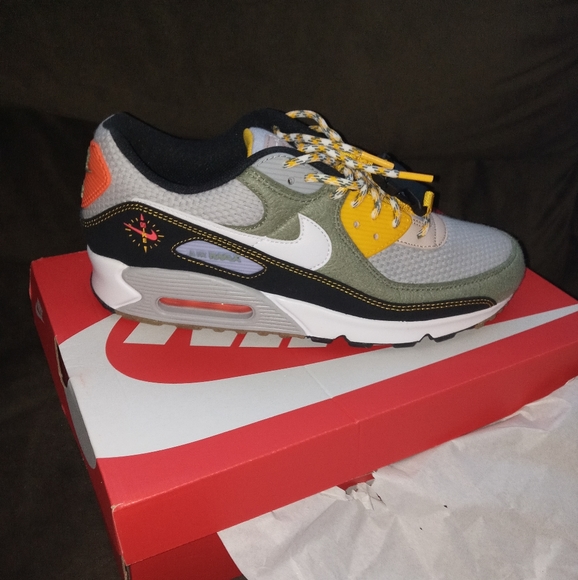 Sneaker - Picture 2 of 2